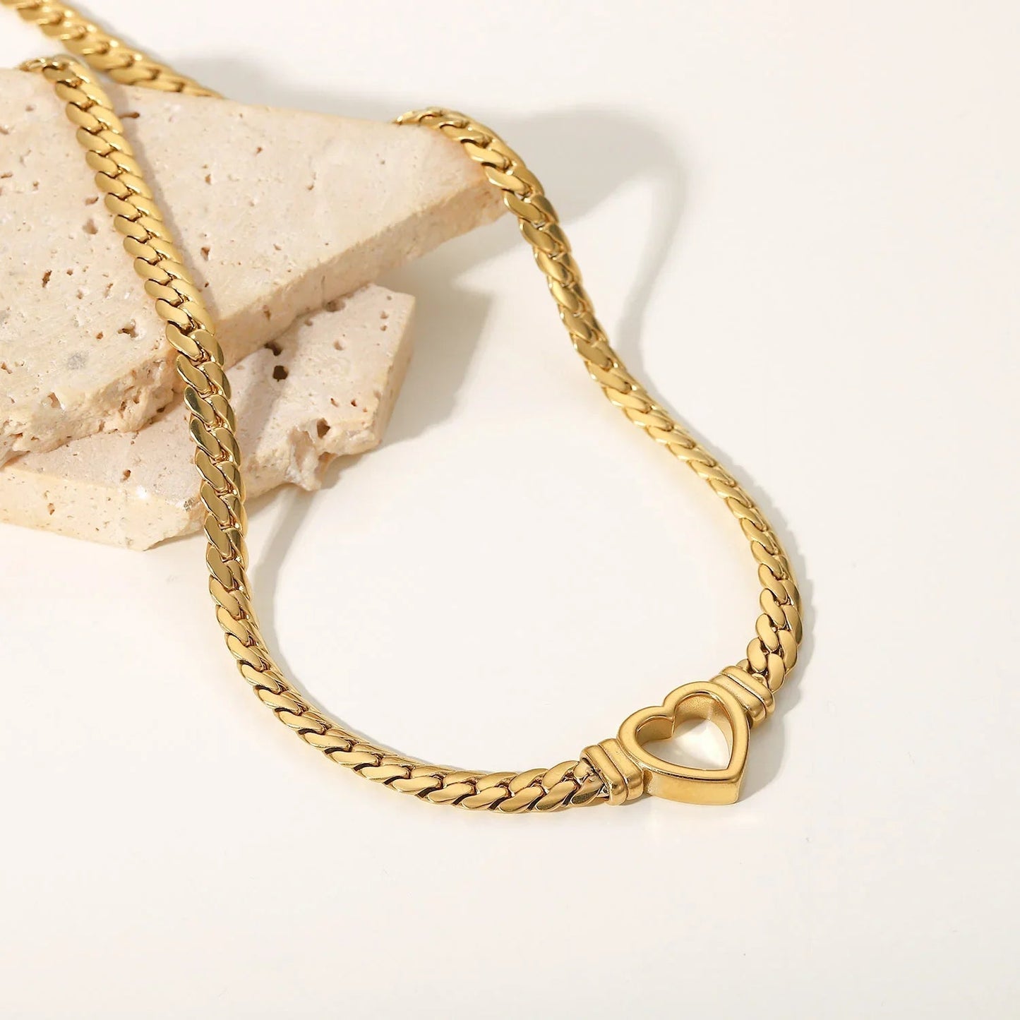 Ari Heart Choker